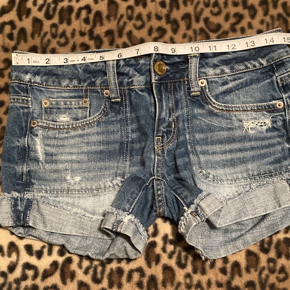 2 for $40 AMERICAN EAGLE Shorts Women’s Size 2 AEO Distressed Denim Jean Shorts - Picture 9 of 14